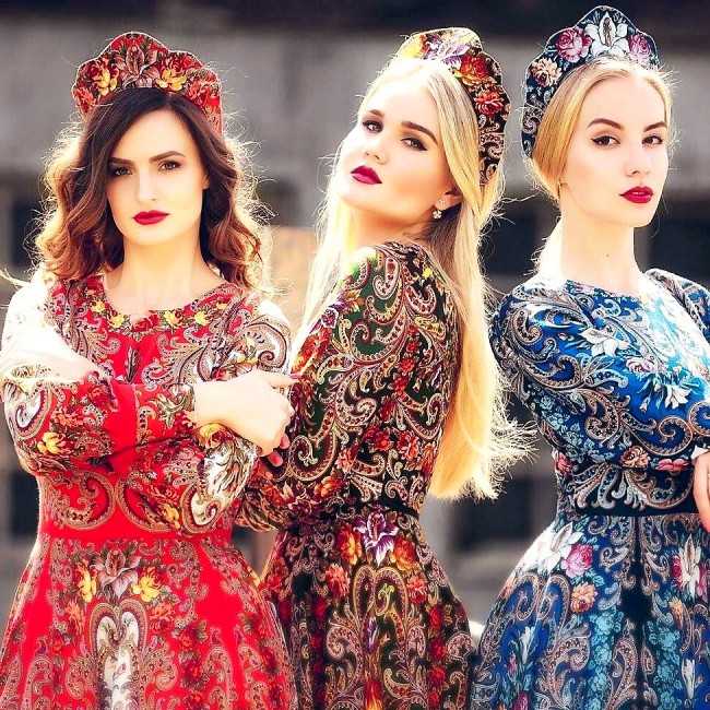 Как одеваются современные русские женщины
